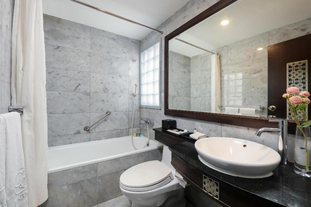 Church Boutique Hotel Hang Trong Hanoi Bagian luar foto