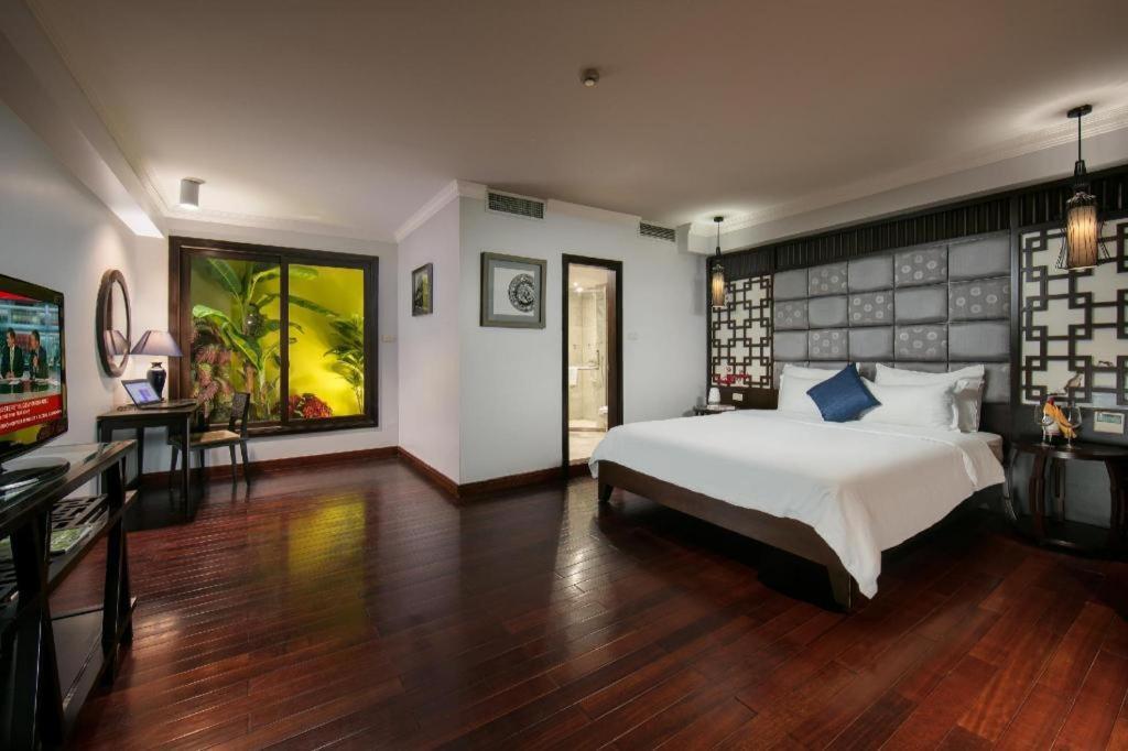 Church Boutique Hotel Hang Trong Hanoi Bagian luar foto