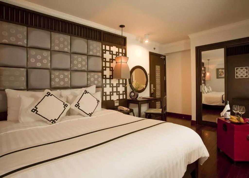 Church Boutique Hotel Hang Trong Hanoi Bagian luar foto