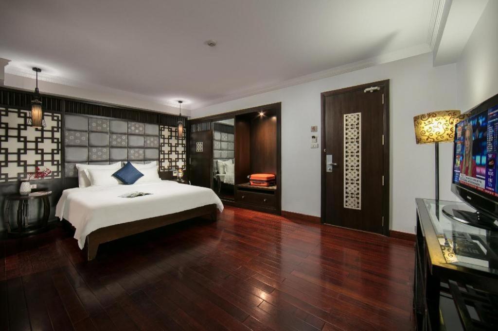 Church Boutique Hotel Hang Trong Hanoi Bagian luar foto