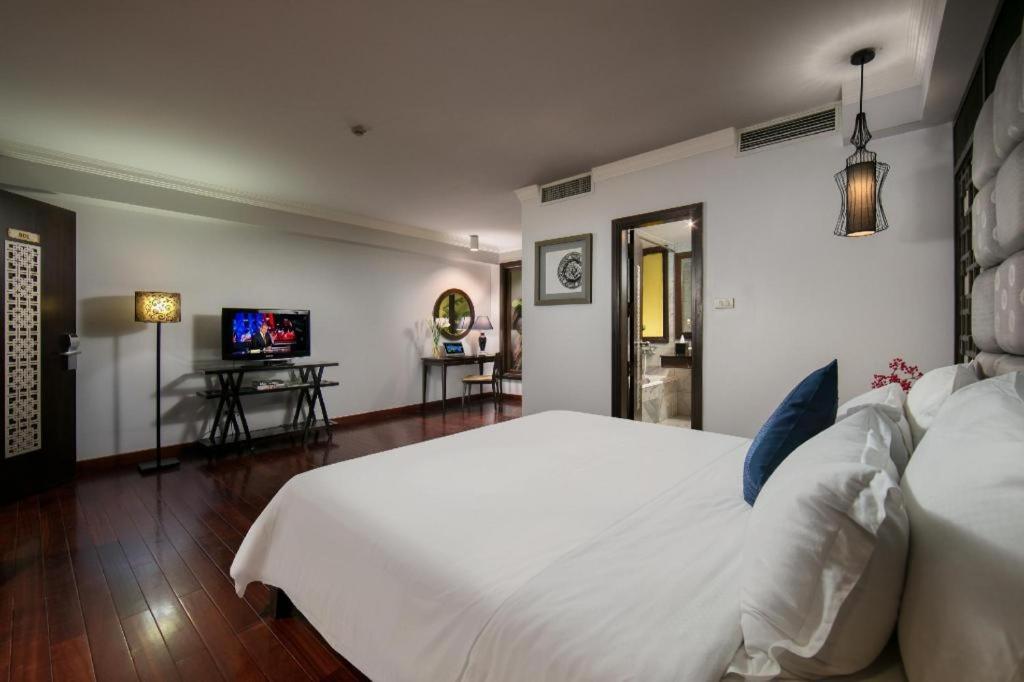 Church Boutique Hotel Hang Trong Hanoi Bagian luar foto