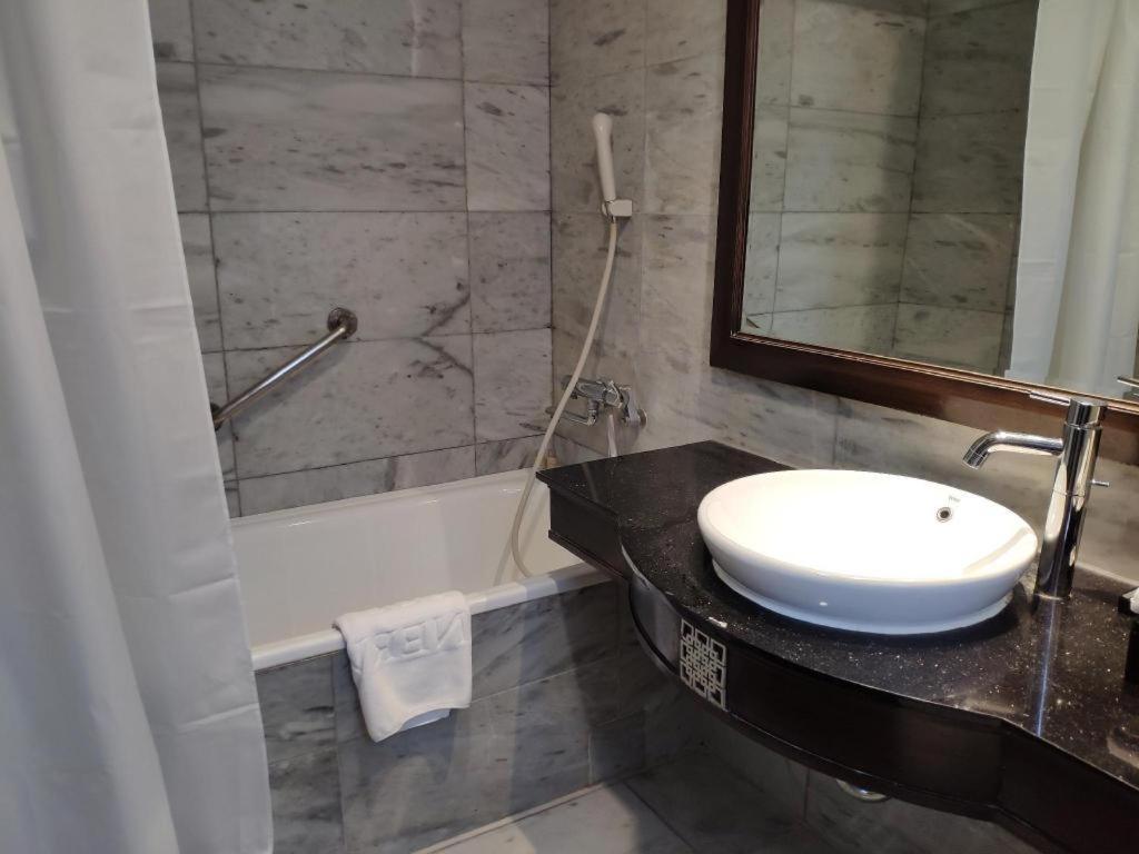 Church Boutique Hotel Hang Trong Hanoi Bagian luar foto