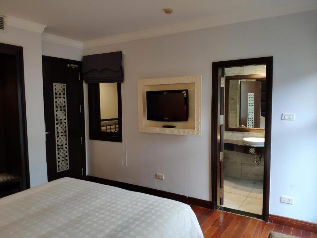 Church Boutique Hotel Hang Trong Hanoi Bagian luar foto