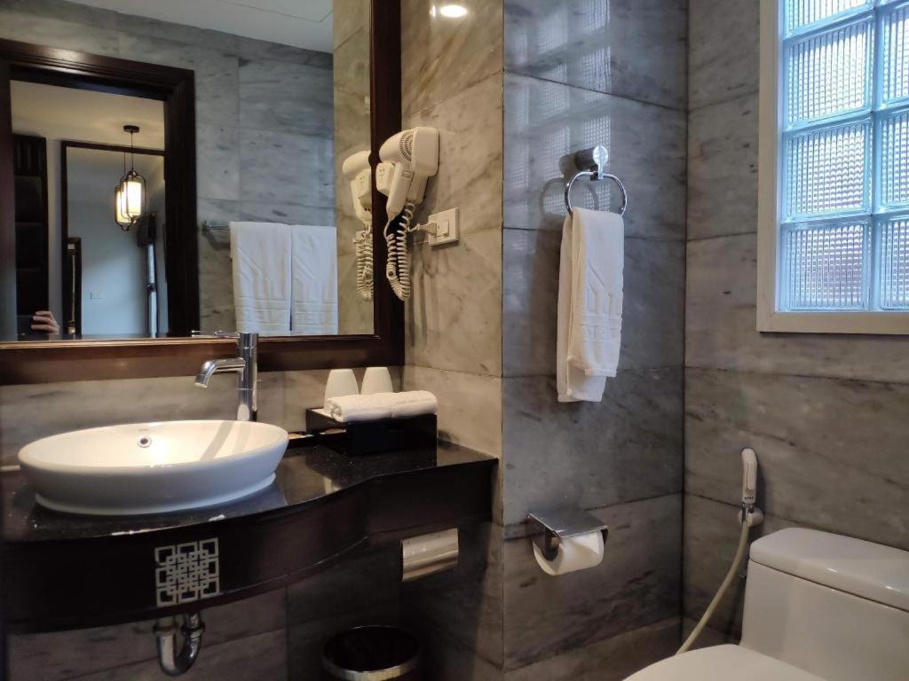 Church Boutique Hotel Hang Trong Hanoi Bagian luar foto